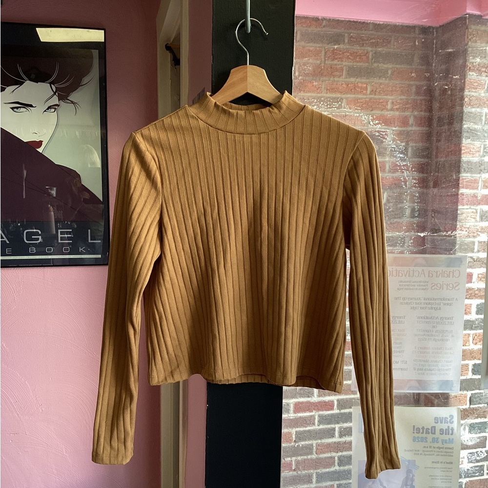 Old Navy Cropped Long Sleeve Top - Picture 1 of 4